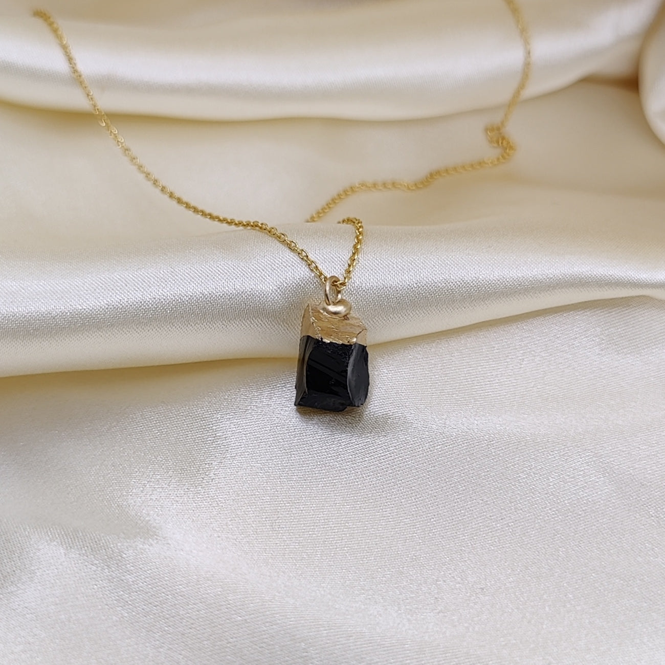 Midnight Veil - Gemstone Necklace Raw Black Onyx
