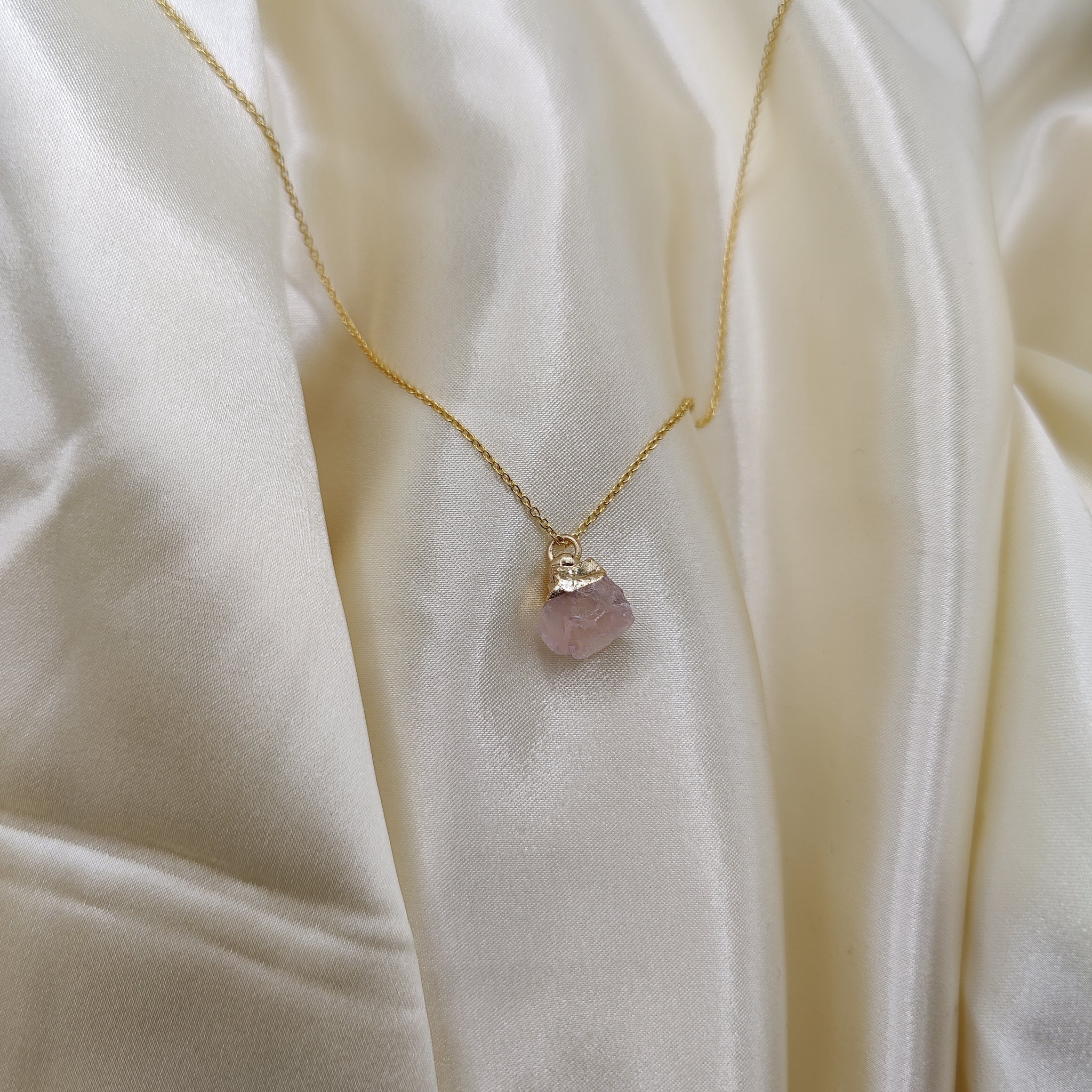 Roselle - Gemstone Necklace Raw Rose Quartz