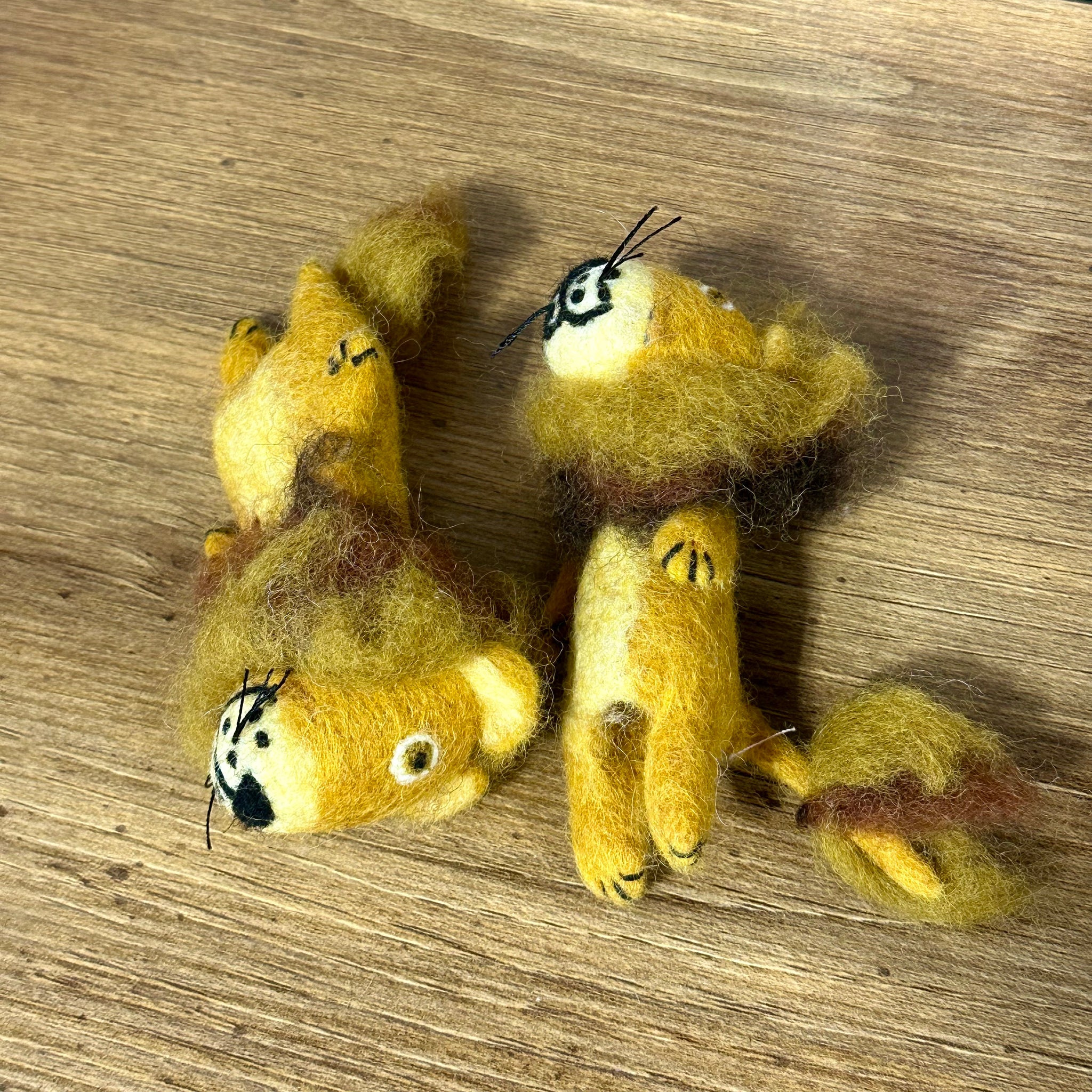 lion finger puppet