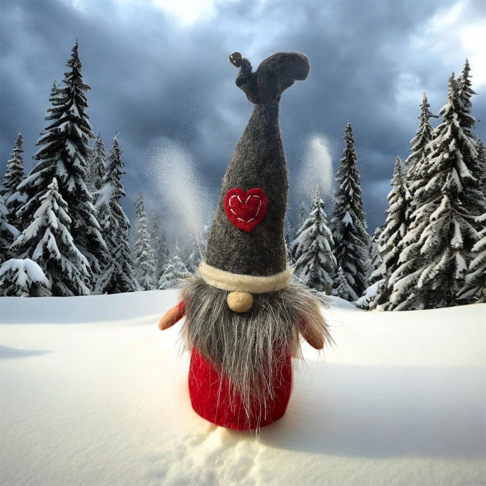 Wool Standing Heart Gnome