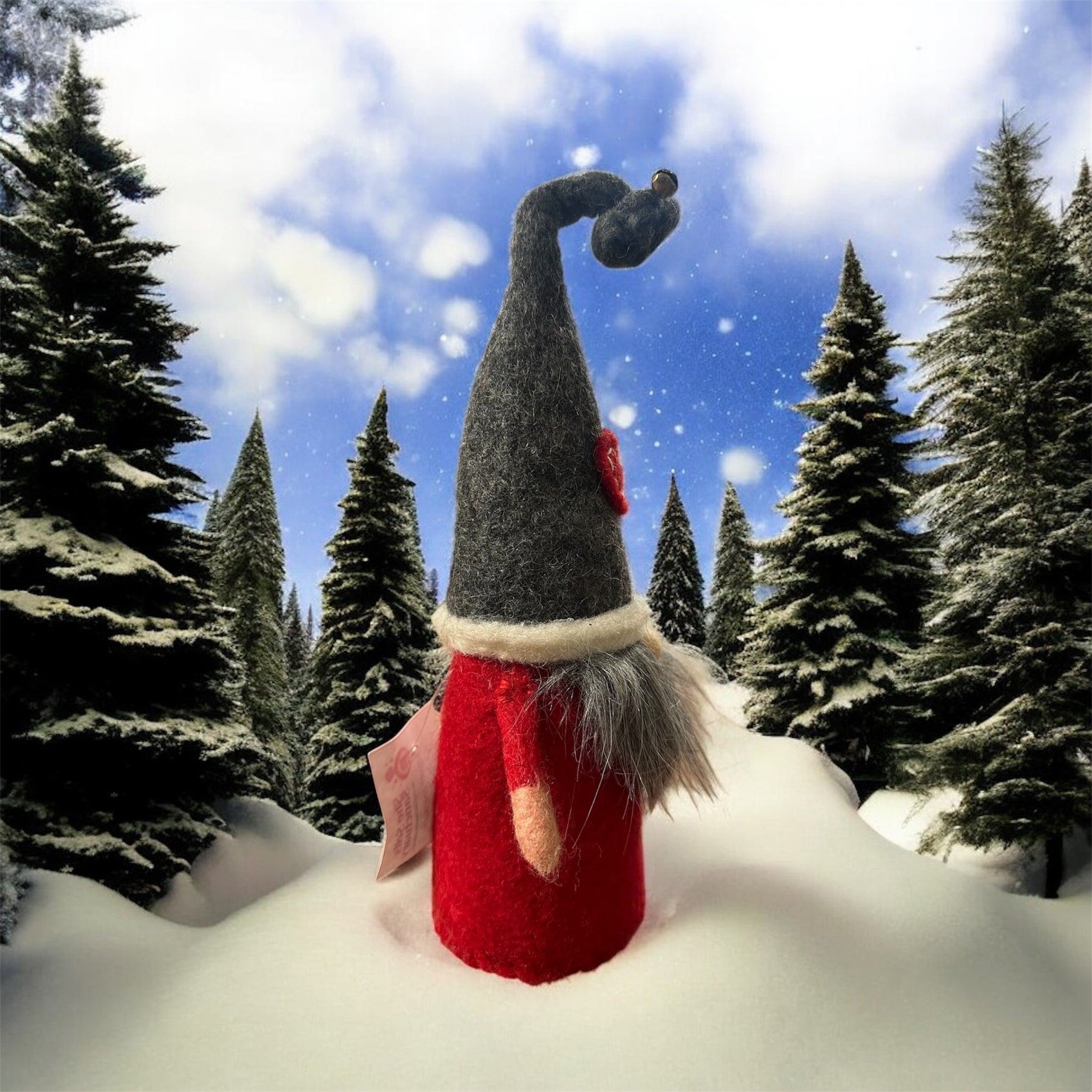 Wool Standing Heart Gnome