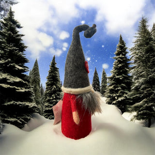 Wool Standing Heart Gnome